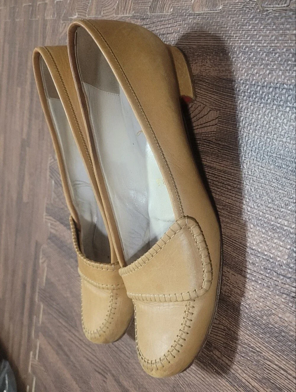 CHRISTIAN LOUBOUTIN Leather Camel Loafers Sz 9.5